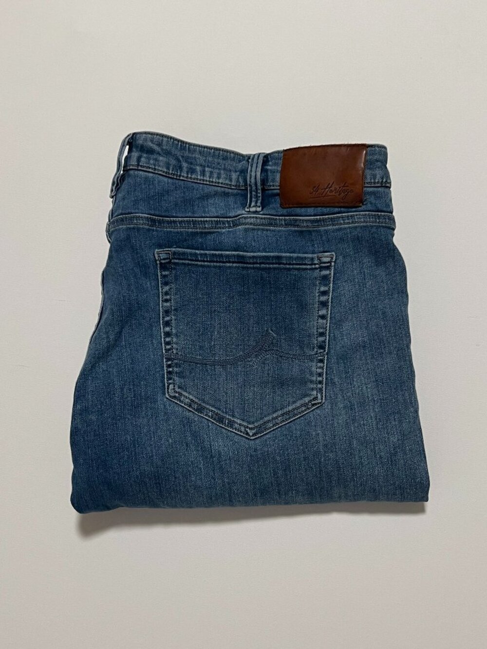 34 Heritage Charisma Jeans Medium Wash Comfy Blue Denim Men's size 42x30